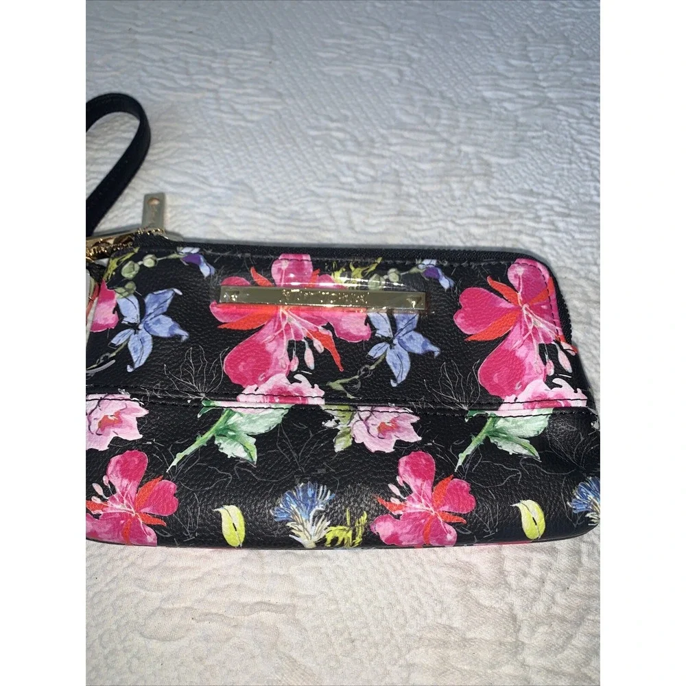 Betsey Johnson Double Zip Wristlet/Pouch‎ Black Floral XOTALLI, MSRP: $58